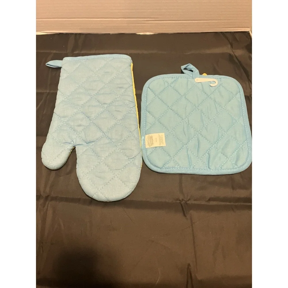 NWT Nickelodeon SpongeBob Squarepants Oven Mitt Lot Vibrant Yellow Iconic Cook